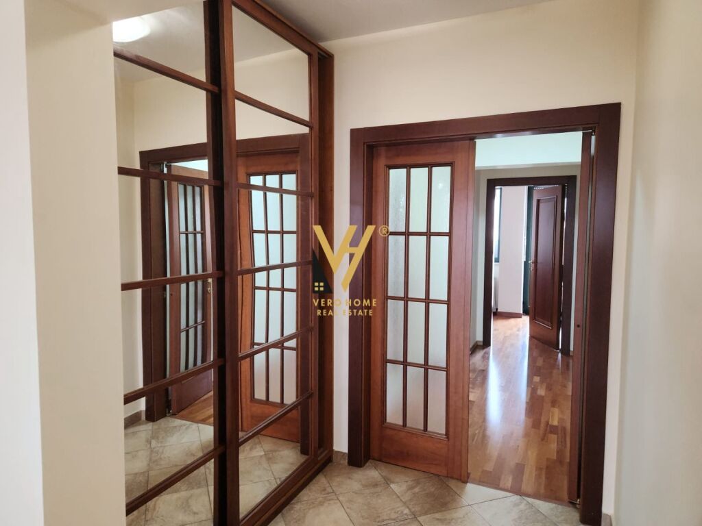 JEPET APARTAMENT 2+1+BLK ME QERA TEK ISH GARDA 1.500 EURO
