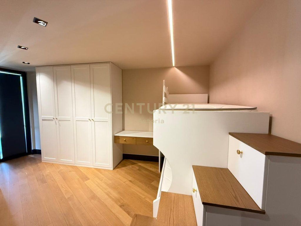 Penthouse Modern me Qira në Astir – Super Hapësirë, Stil Luksoz &amp; Privatësi Maksimale