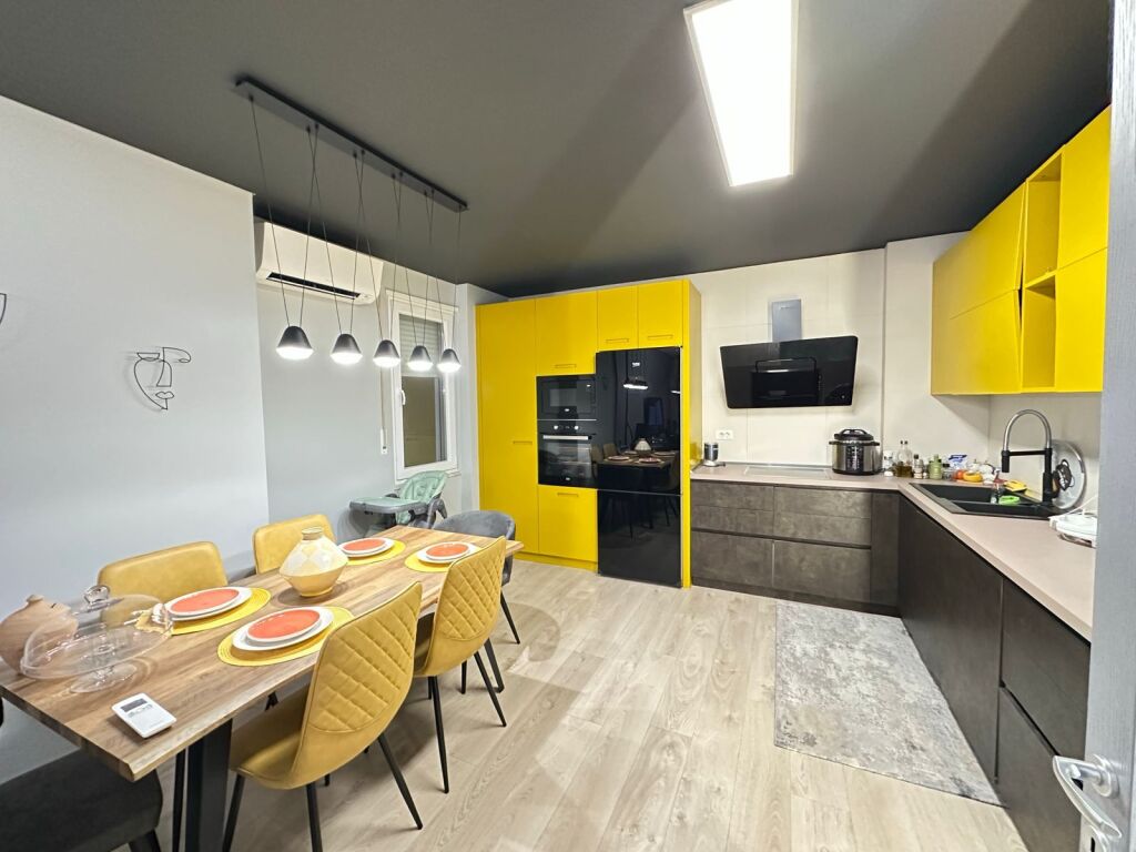 Shitet, Apartament 2+1+2 , Liqeni i Thate, Tirane . Empire73308