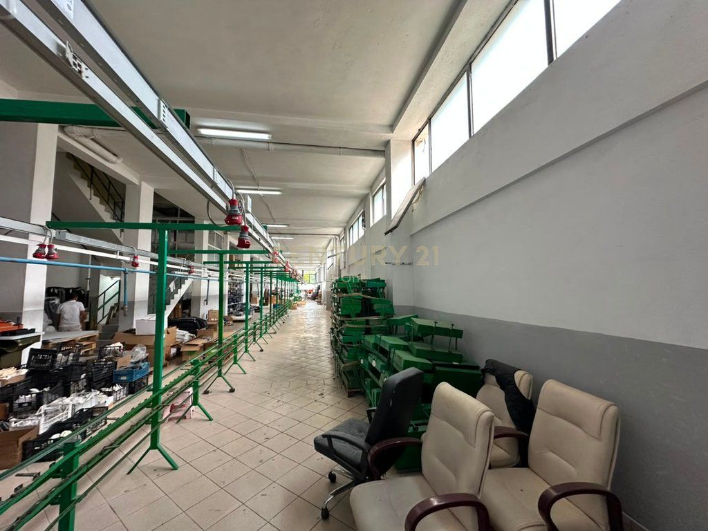 🏢 **AMBIENT KOMERCIAL ME QIRA – SHKOZË, TIRANË**
