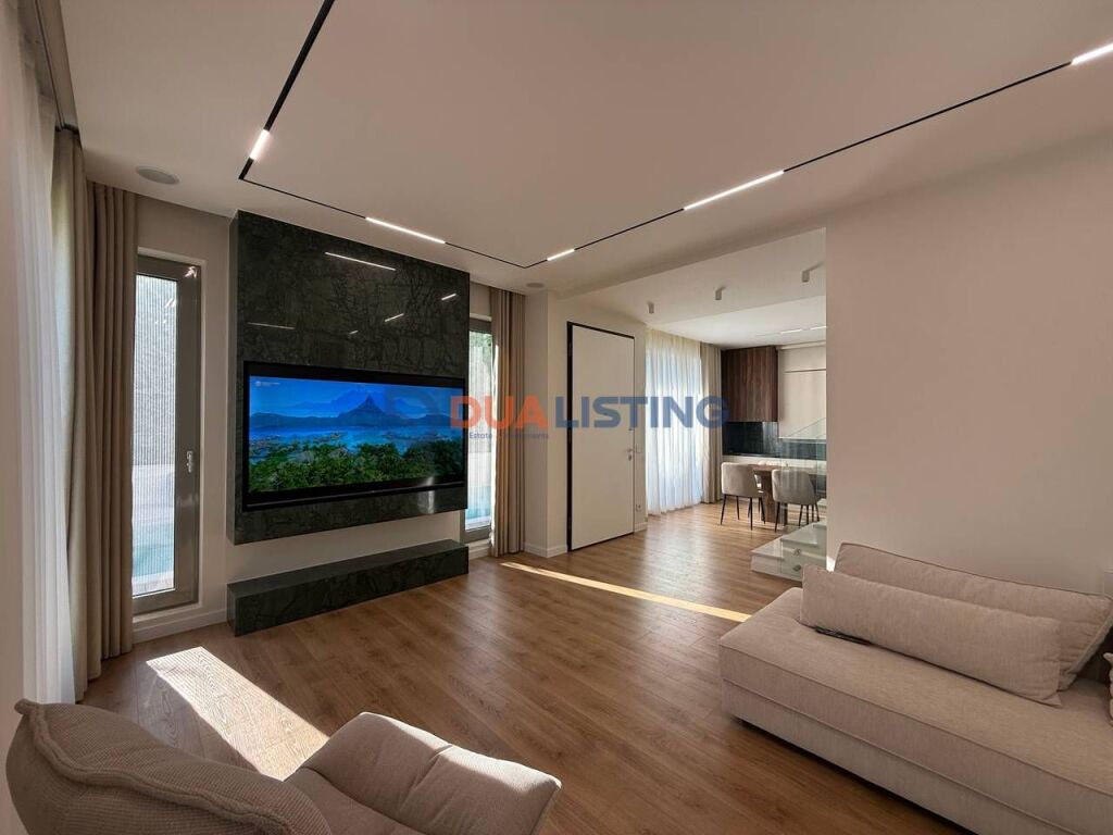 VILË MODERNE ME QIRA TEK GREEN VALLEY RESIDENCE – LIQENI I THATË!
