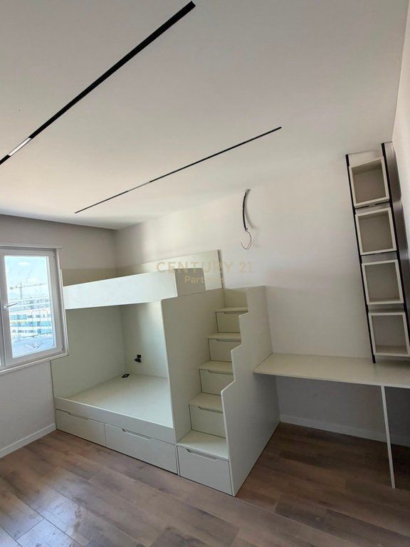 JAPIM ME QIRA APARTAMENT 2+1+POST PARKIMI NE UNIVERS CITY !