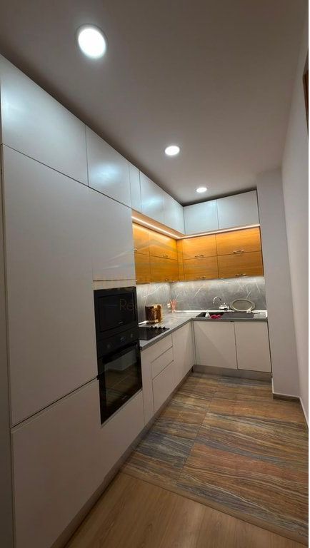 Qera, Apartament 2+1+2 + Post Parkimi , Fresk , Tiranë.