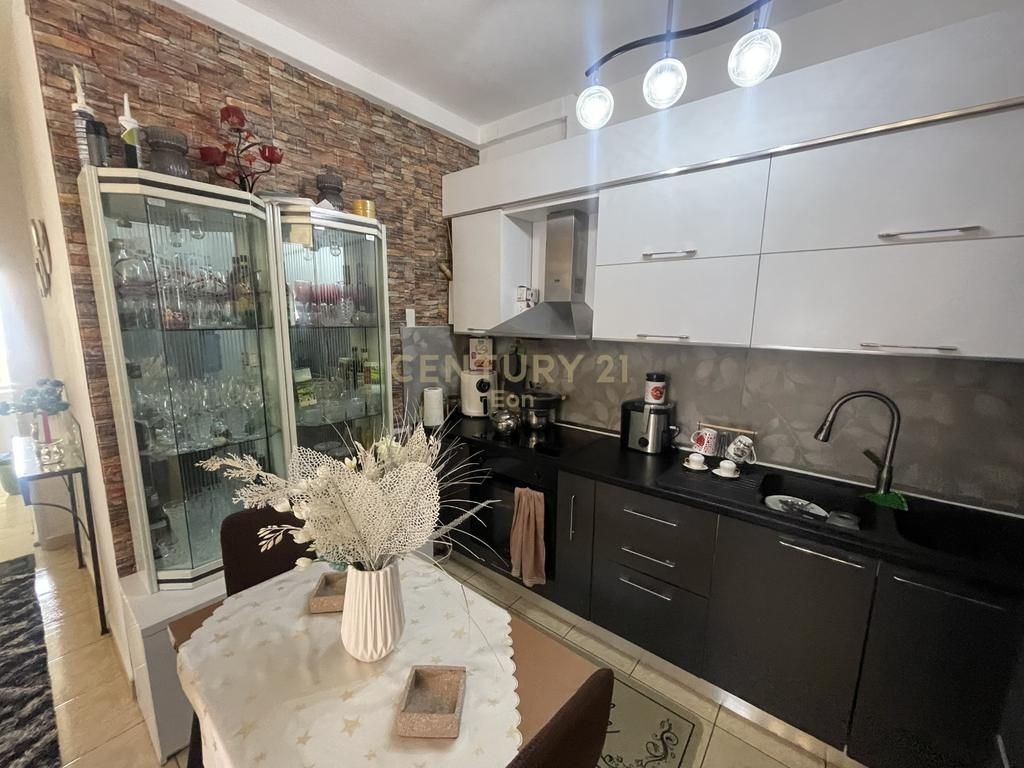 Apartament 1+1 Me Qira tek Vila e Zogut, Durrës !