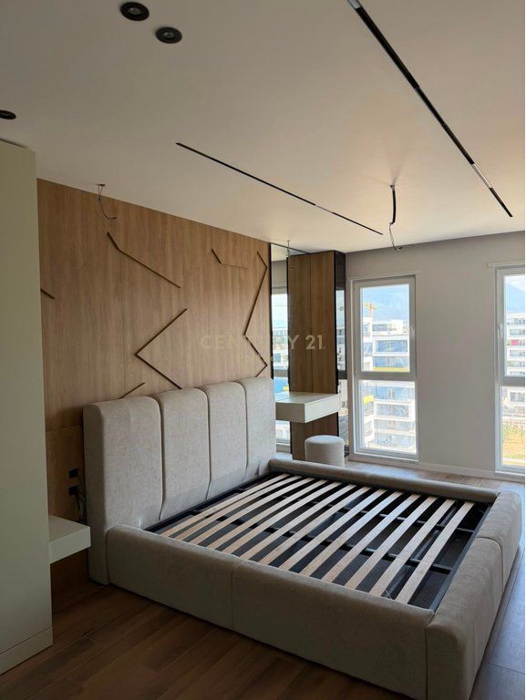 JAPIM ME QIRA APARTAMENT 2+1+PLUS POST PARKIMI NE UNIVERS CITY ! /Muaj 70,000 Lekë /Muaj