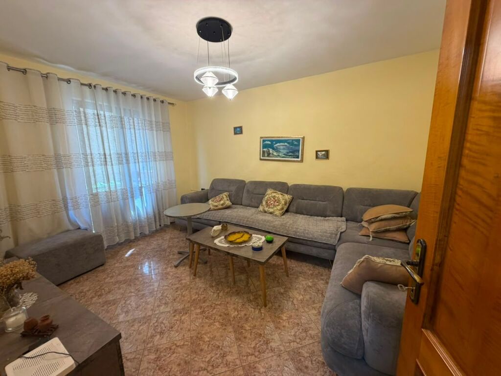 📣 AFFITTASI APPARTAMENTO 2+1+2  📍 Posizione: Vicino al Vecchio Parco, vicino a Report TV💶 Prezzo: 650 €/mese