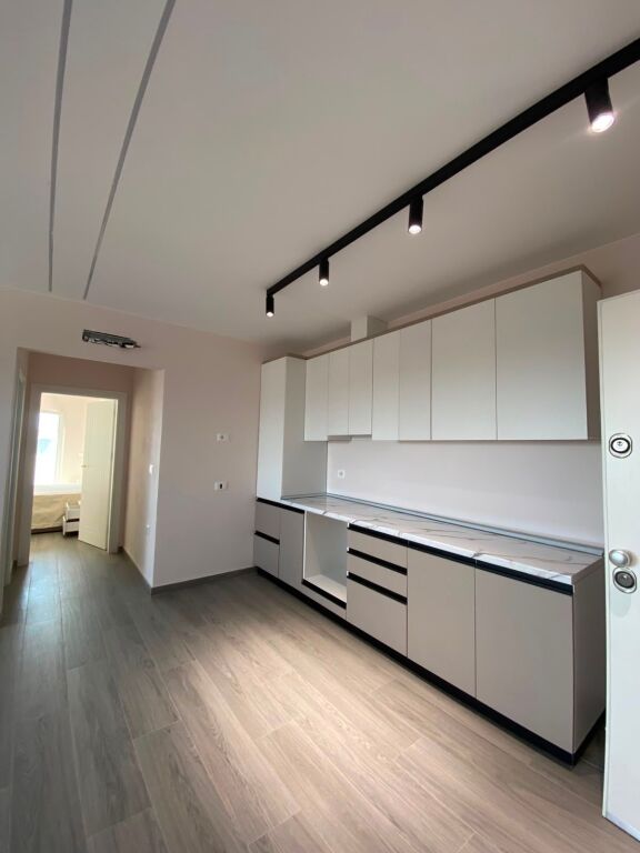 Apartament 1+1 me Qira – Spitallë, pranë Postës Shqiptare