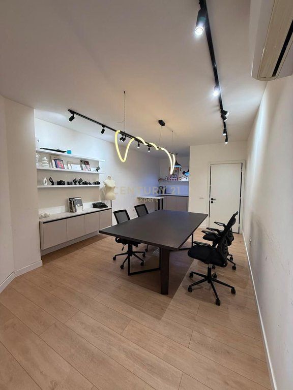 OFFICE SPACE FOR RENT AT THE TRAIN STATION!
