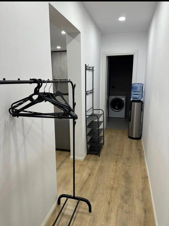 GARSONIERE ME QIRA PRANE ISH TREGUT ELEKTRIK 700 € /Muaj 70,000 Lekë /Muaj