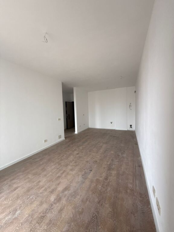🏢 Zyrë me Qira – Rezidenca Mine Peza 📍