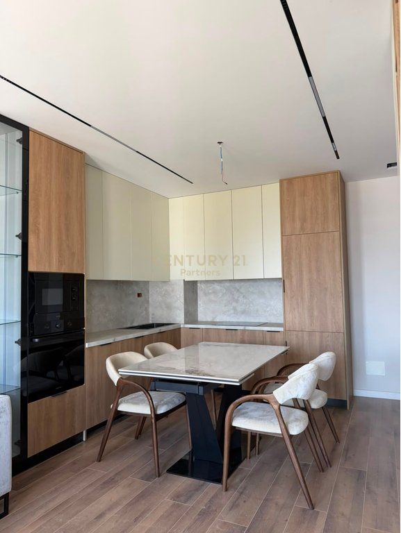 JAPIM ME QIRA APARTAMENT 2+1+POST PARKIMI NE UNIVERS CITY !