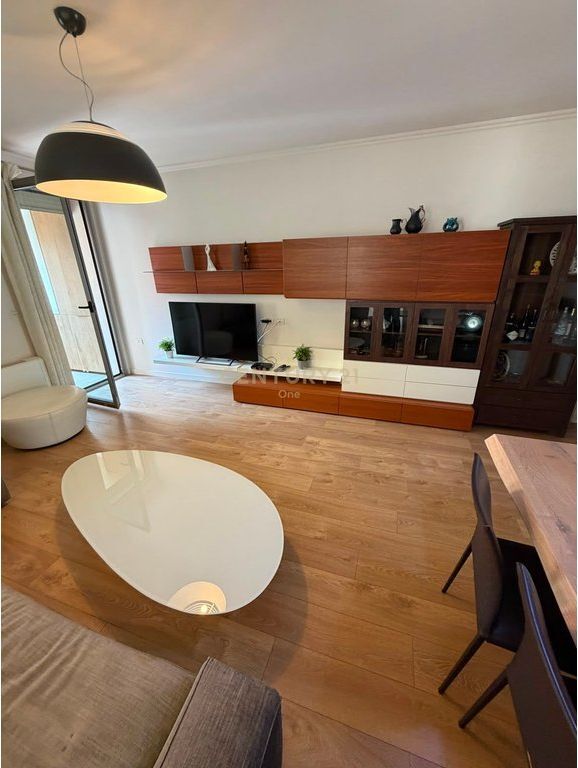 🏡 **APARTAMENT 3+1+2 ME QIRA – KOMPLEKSI NOBIS plus POST PARKIMI**