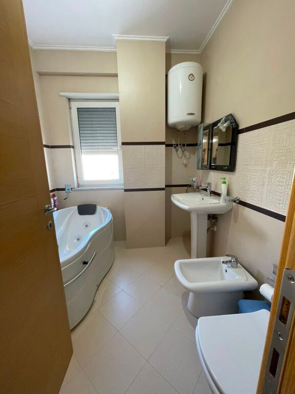 Apartament 2+1 per qirtek rruga Ismail Qemali!