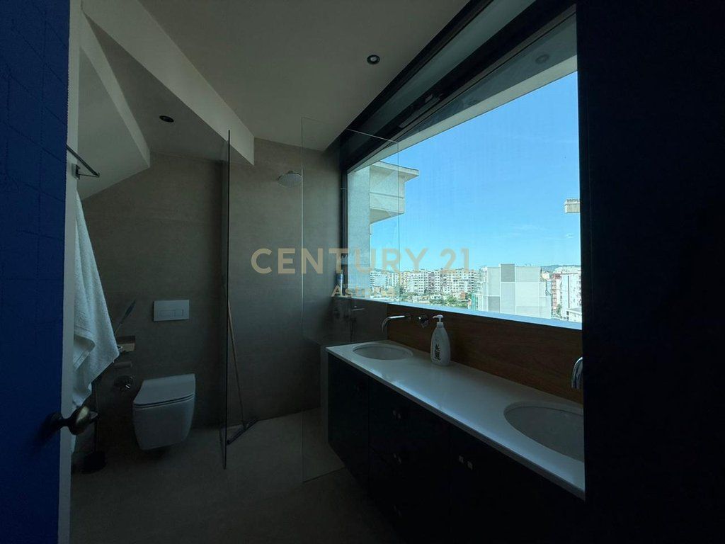 Penthouse Modern me Qira në Astir – Super Hapësirë, Stil Luksoz &amp; Privatësi Maksimale