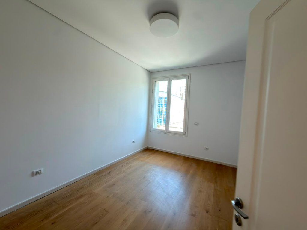 Office for Rent in Business Building | 180 m² Duplex!