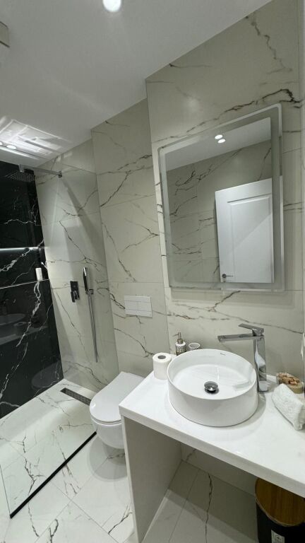 Liqeni i Thate, jepet me qera apartament 1+1+Blk.