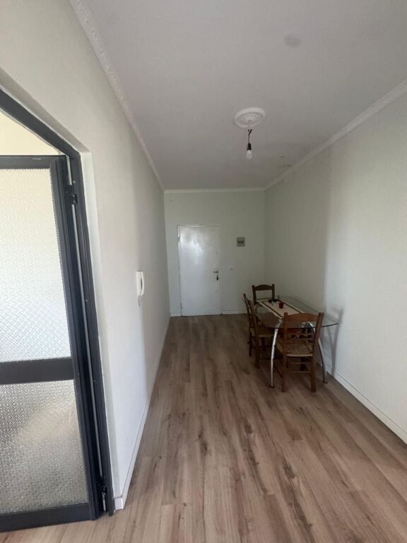 Shitet Apartament 1+1 në Rrugën Viena, Golem