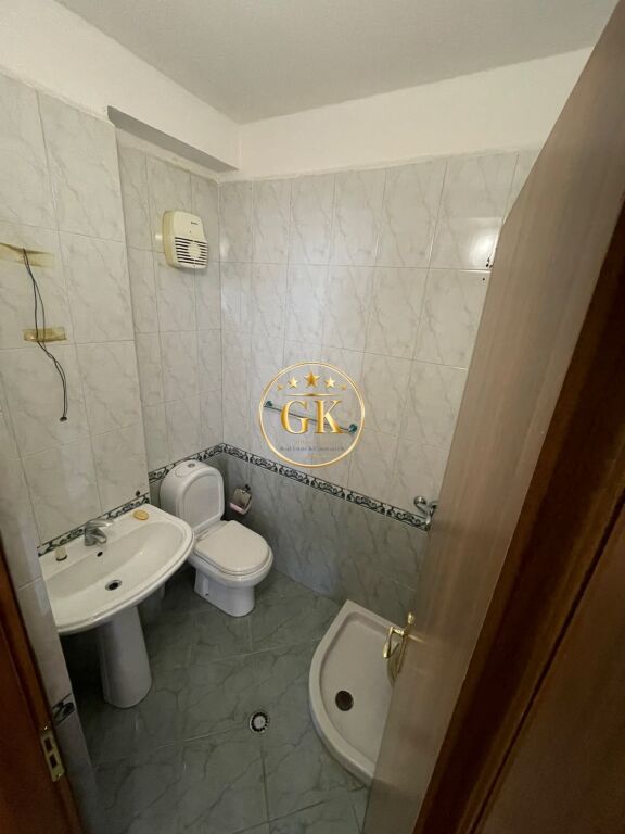 20707381🏢 JEPET ME QIRA APARTAMENT 1+1+2 – PRANË PORTIT, DURRËS