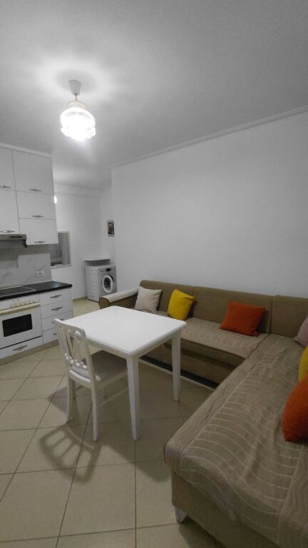 Kodra e diellit jepet me qira apartment 1+1i mobiluar