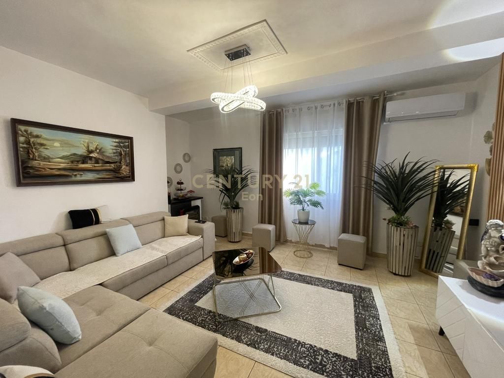 Apartament 1+1 Me Qira tek Vila e Zogut, Durrës !