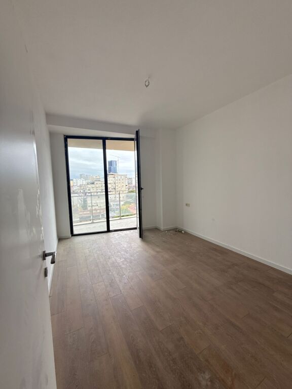 🏢 Zyrë me Qira – Rezidenca Mine Peza 📍