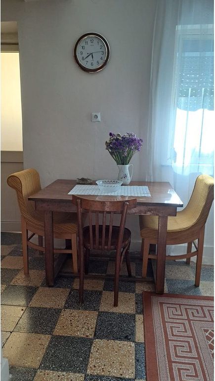 🏡 APARTAMENT 1+1 ME QIRA – ISH TREGU ELEKTRIK