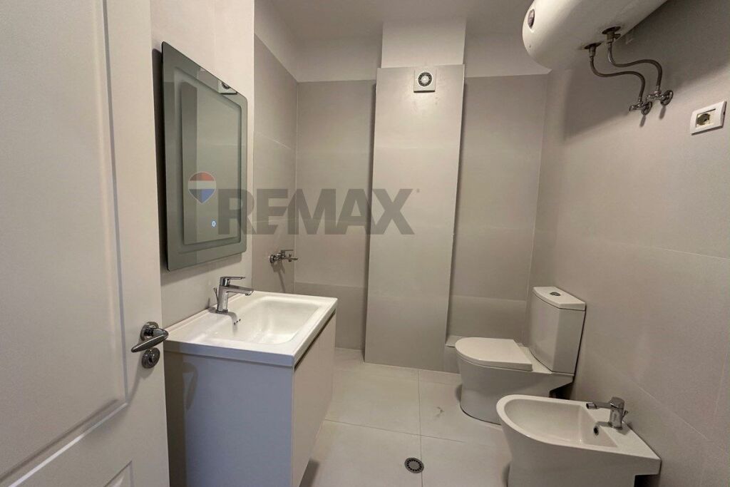 Apartament per shitje 1+1 te Rruga e Barrikadave