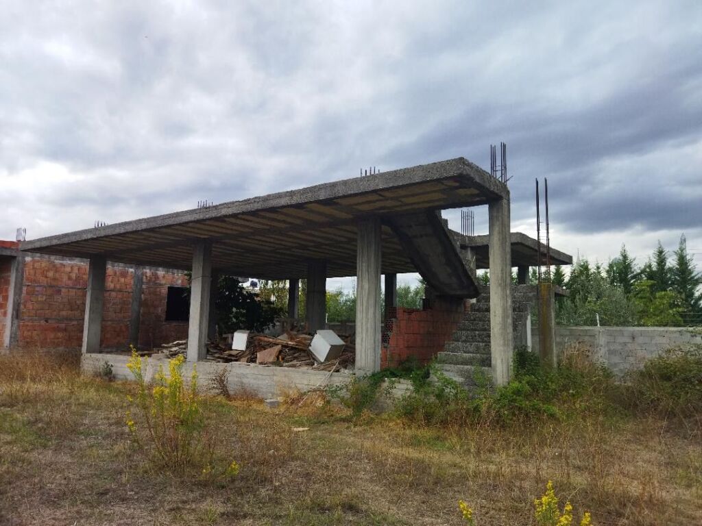 📌 SHITET TOKË / TRUALL NË VALIAS (TIRANË)