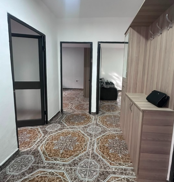 Appartamento 2+1+Veranda in affitto presso l'ex Parco degli Autobus, vicino a Fustane me qera Elja, Via Kavaja, 21 Dhjetori.