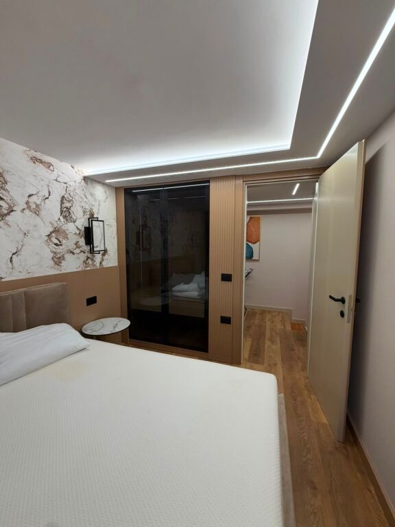 Appartamento duplex 2+1+2 in affitto presso Liqeni i Thate, Rruga e Dibraneve, Giardino Botanico.