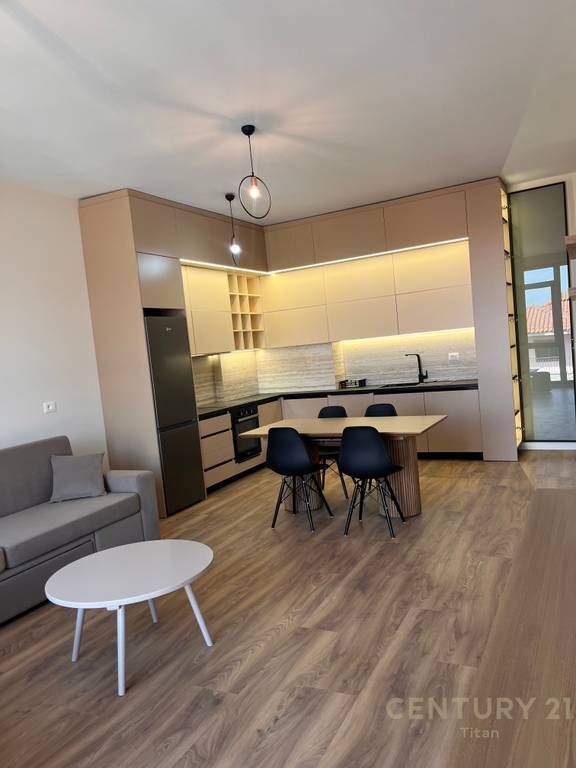 Appartamento nuovo 2+1+1 bagno in affitto, in via Siri Kodra, vicino all'Hotel Meridian! 1.000 € /Mese