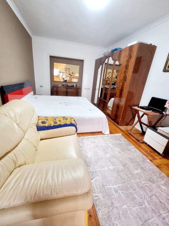 👌Super lokacion.  🏢Jepet super apartament 2+1+2 prane  rruges se Kosovareve