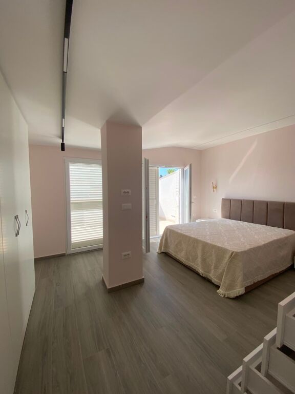 Apartament 1+1 me Qira – Spitallë, pranë Postës Shqiptare