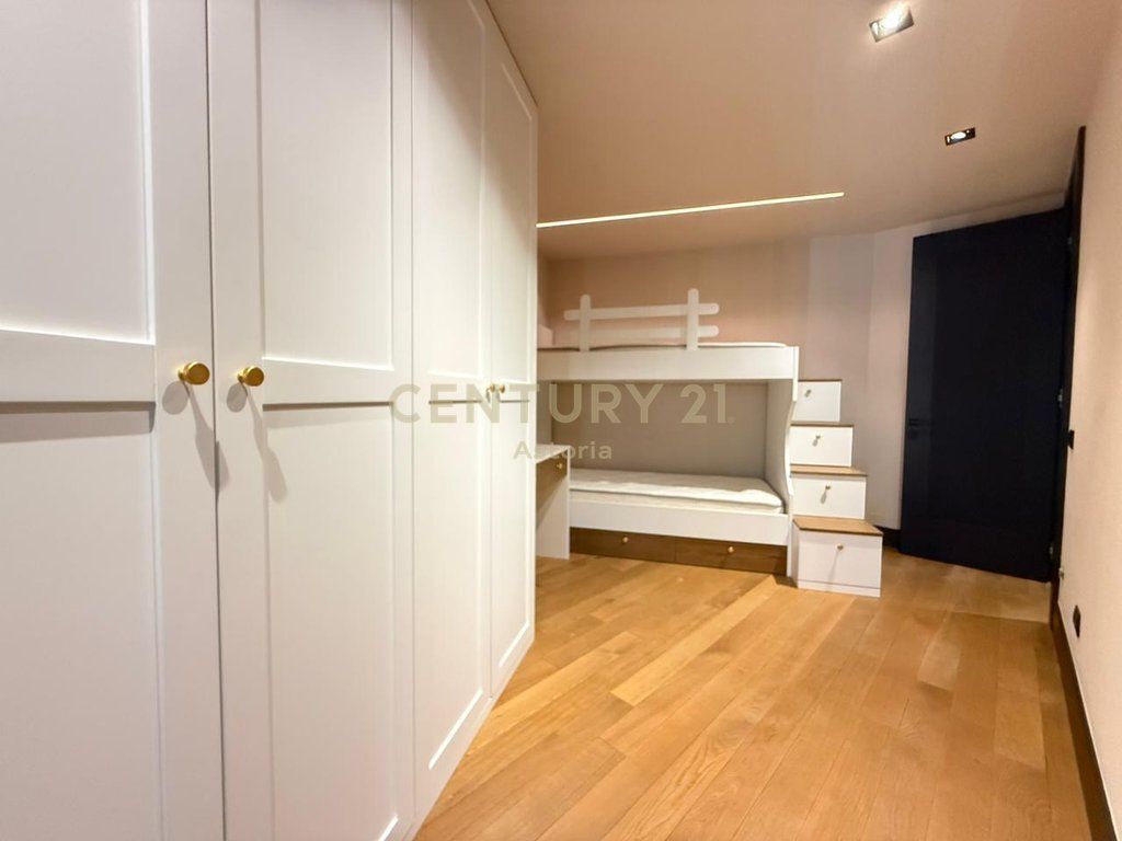 Penthouse Modern me Qira në Astir – Super Hapësirë, Stil Luksoz &amp; Privatësi Maksimale