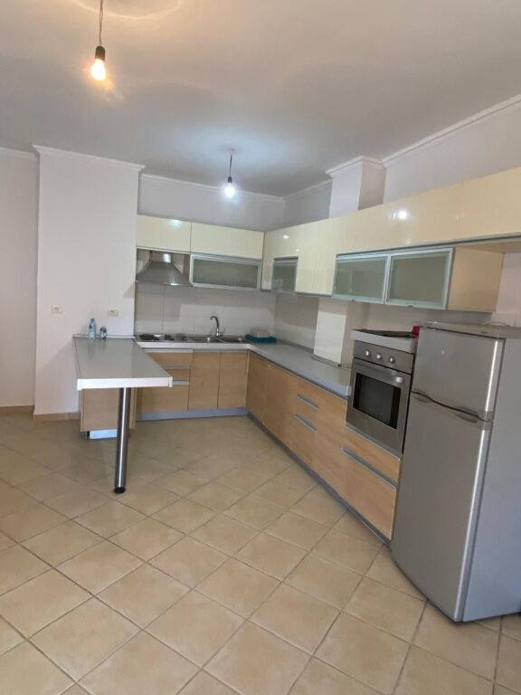 SHITET APARTAMENT 2+1 NË ASTIR, AFËR HOTEL MARINAJ   ID 5403