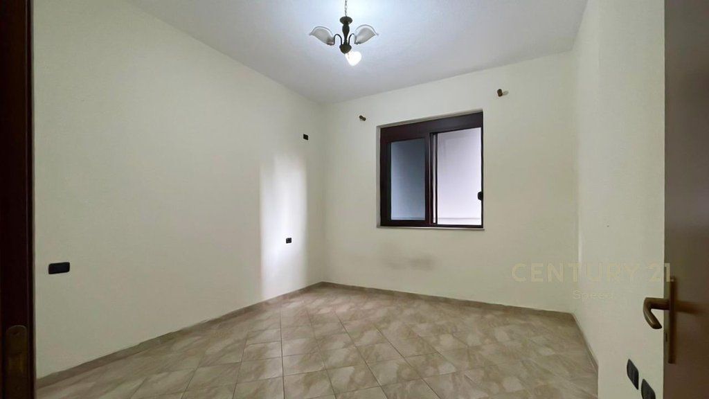 Japim Me Qira Ambjent Zyrash Tek Kompleksi Panorama