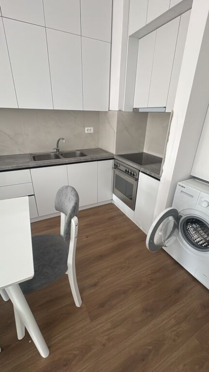 Appartamento 1+1 in affitto al Kompleksi Mangalem 21, Via Ali Demi.