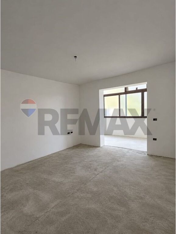 SHITET APARTAMENT 3+1 + 2 WC – MYSLYM SHYRI