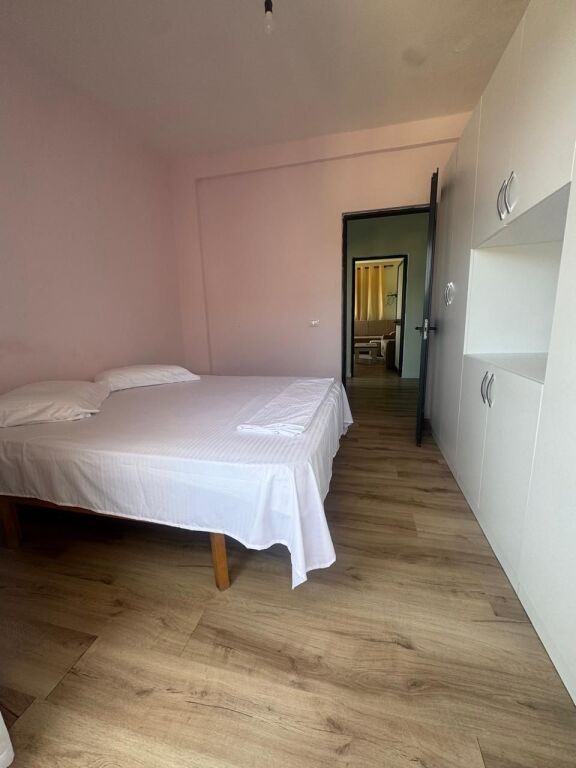 Shitet Apartament 1+1 në Rrugën Viena, Golem