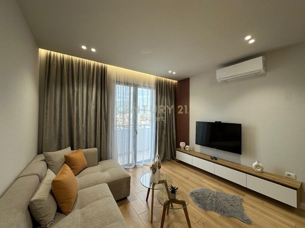 APARTAMENT 2+1+2+POST PARKIMI PRANE SPAK
