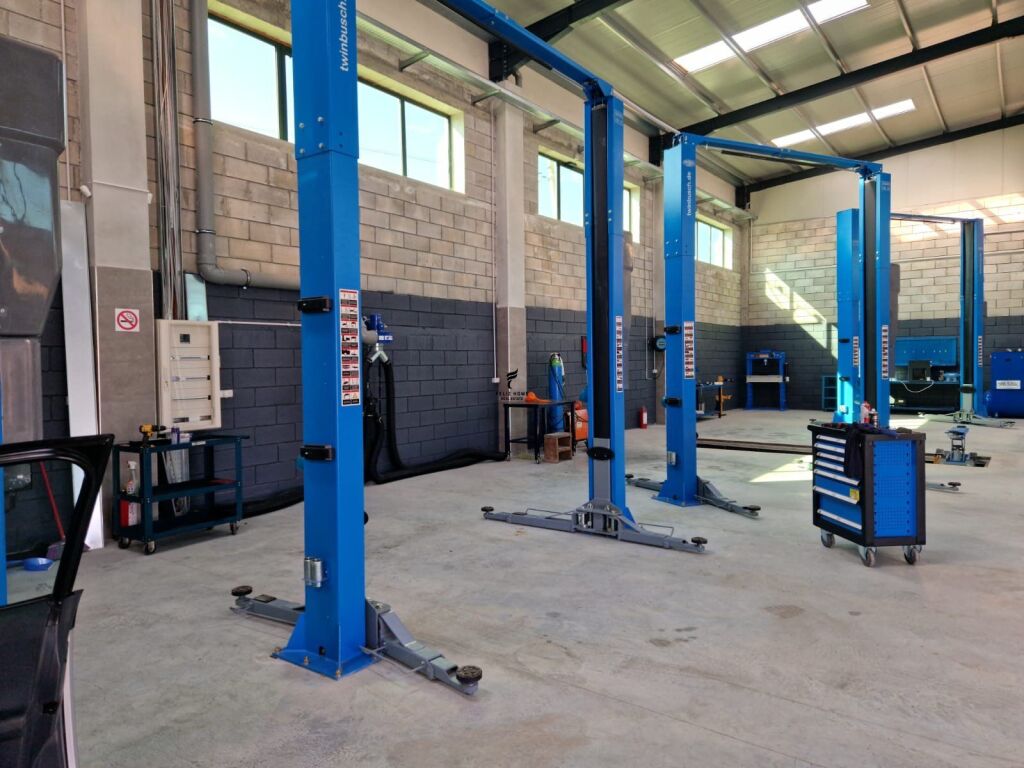 WAREHOUSE FOR SALE 2500 M2 VORE 1,700,000 EURO FH-89858