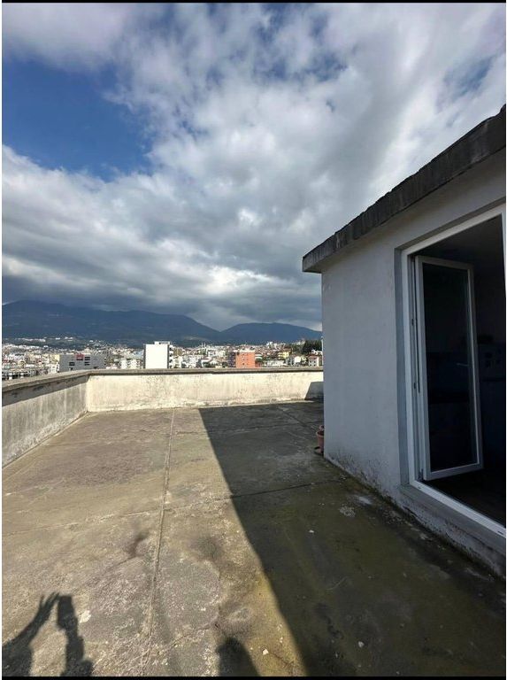 GARSONIERE ME QIRA PRANE ISH TREGUT ELEKTRIK 700 € /Muaj 70,000 Lekë /Muaj