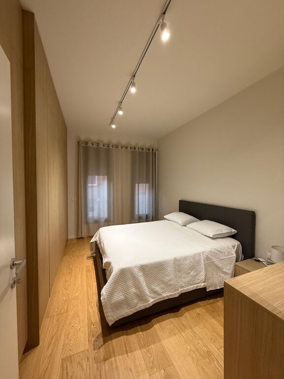 Apartament 2+1 per qira tek Rruga e Kosovareve.