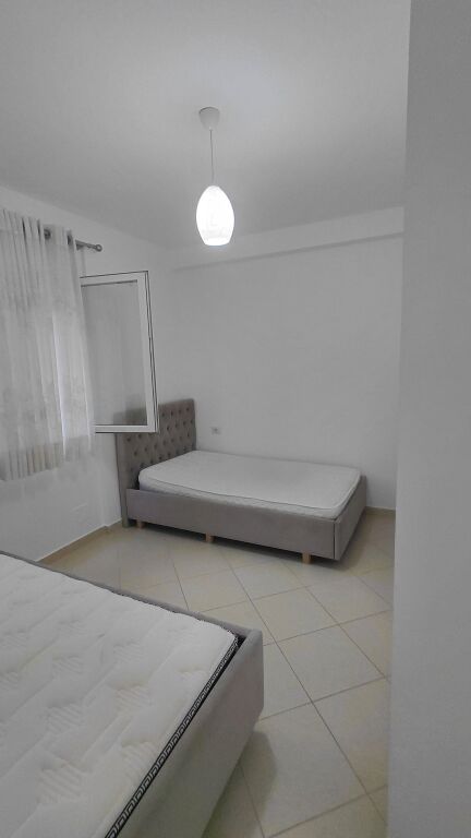 Kodra e diellit jepet me qira apartment 1+1i mobiluar