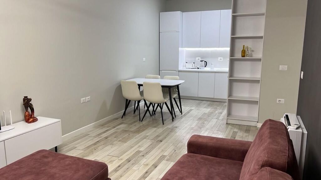 Appartamento in Affitto in Lungomare Vlora “Cameria   ” ,Strada