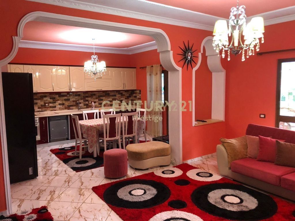 APARTAMENT ME QIRA 3+1+2, NE HYRJE TE VILAVE AMERIKANE, TIRANE!