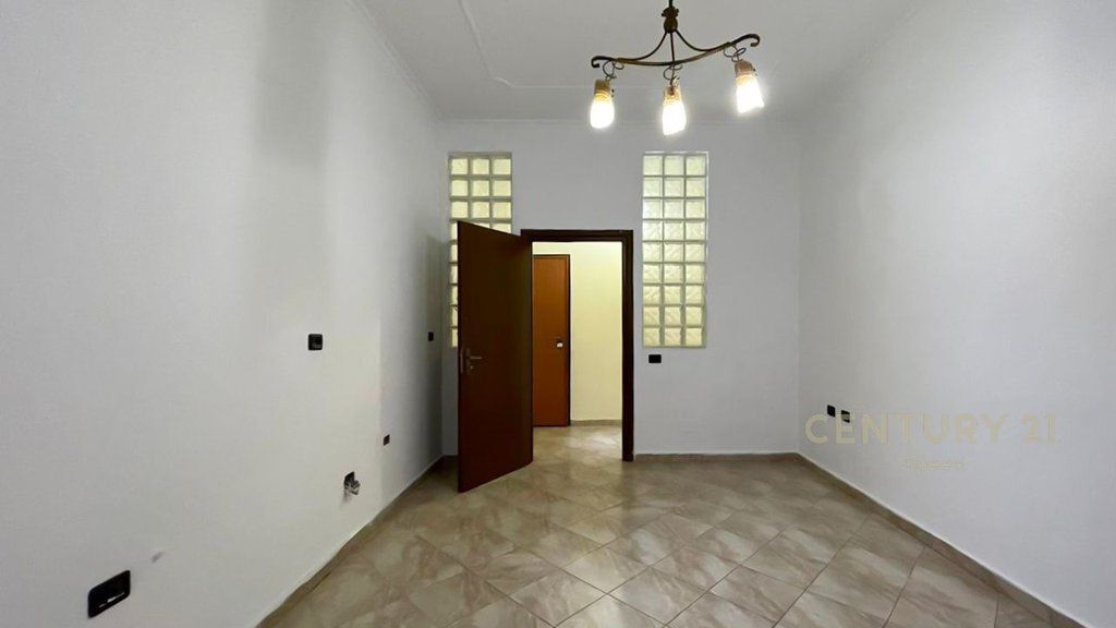 Japim Me Qira Ambjent Zyrash Tek Kompleksi Panorama