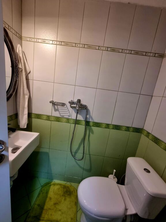 👌Super lokacion.  🏢Jepet super apartament 2+1+2 prane  rruges se Kosovareve
