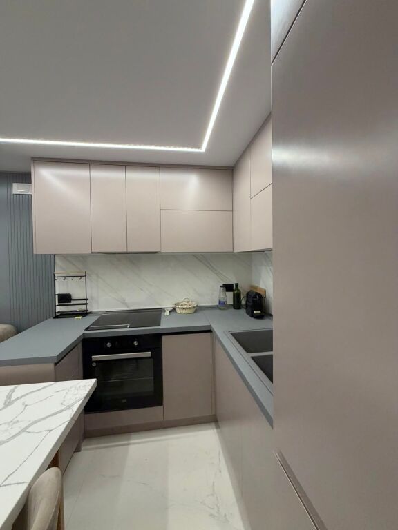 Appartamento duplex 2+1+2 in affitto presso Liqeni i Thate, Rruga e Dibraneve, Giardino Botanico.