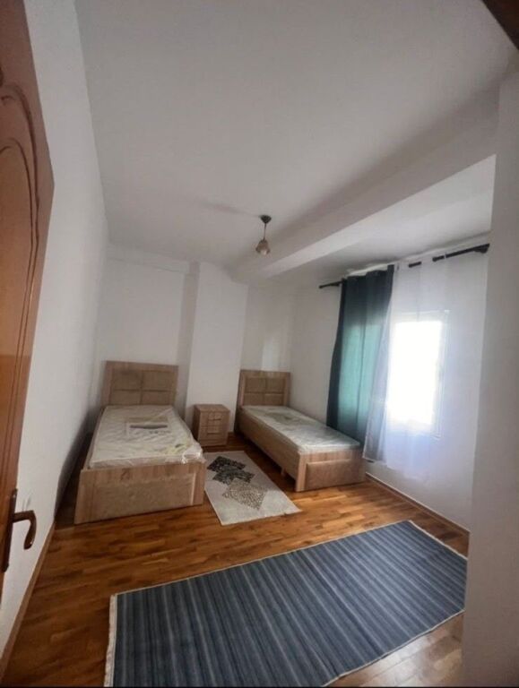 🏢Don Bosko,prane Supermarket “SPAR”jepet me qera apartament 2+1,i mobiluar.: 60,000Leke